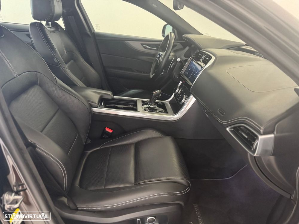 Jaguar XE - 8