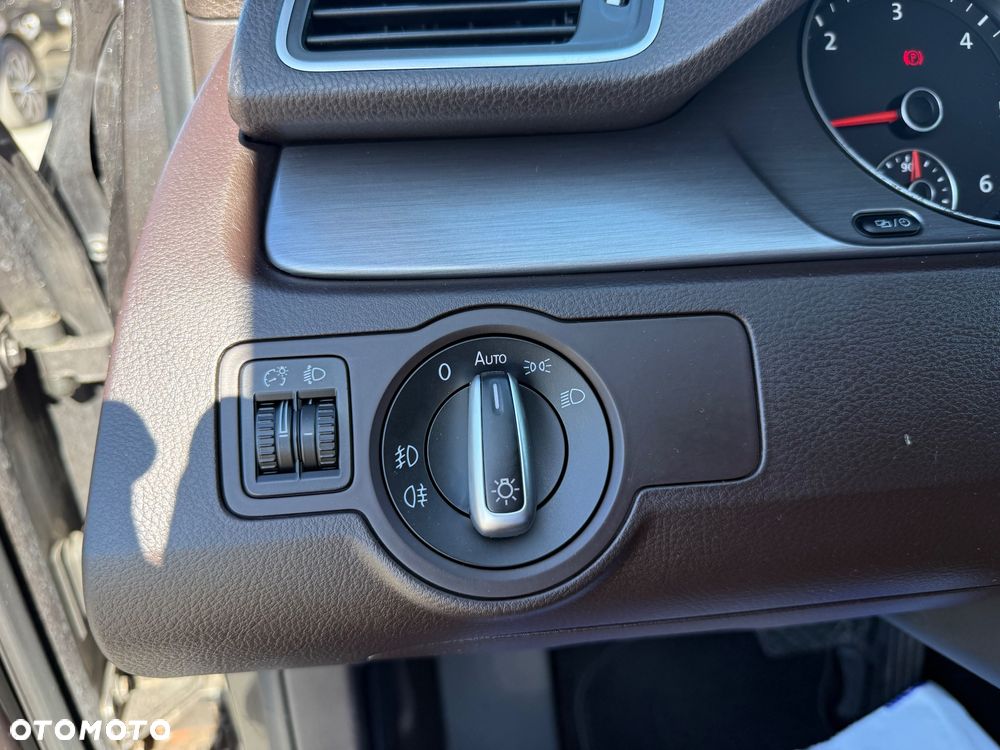 Volkswagen Passat 2.0 TDI Comfortline DSG - 26