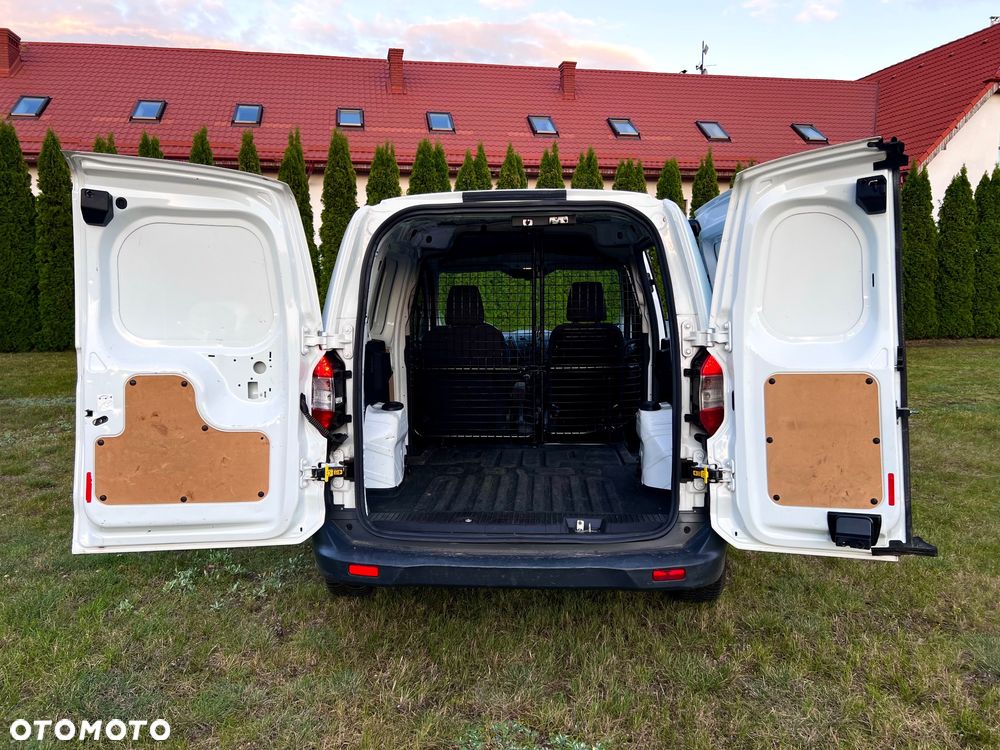 Ford Transit Courier - 11