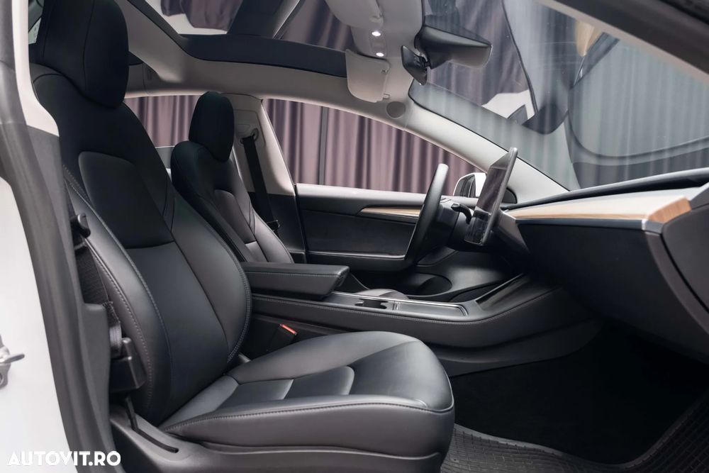 Tesla Model 3 Performance - 25