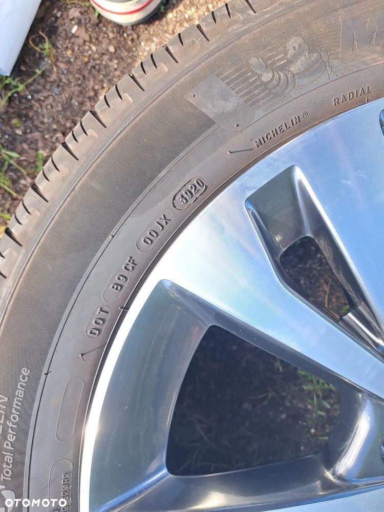 Felga aluminiowa z oponą Ford Explorer VI 20 Cali 8.0Jx20 ET 37.5 LB5C-1007-F1B 20x8.0J+37.5MM Michelin Primacy A/S 255/55R20 110V DOT 3920 - 8