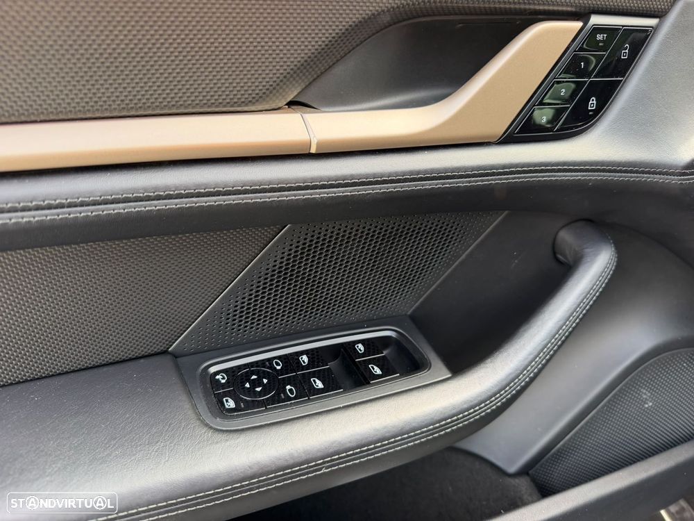 Porsche Taycan Turbo S - 38