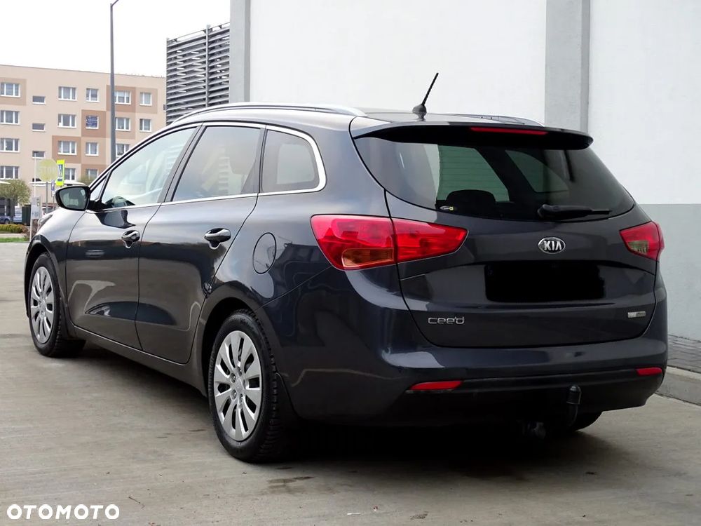 Kia Ceed - 8
