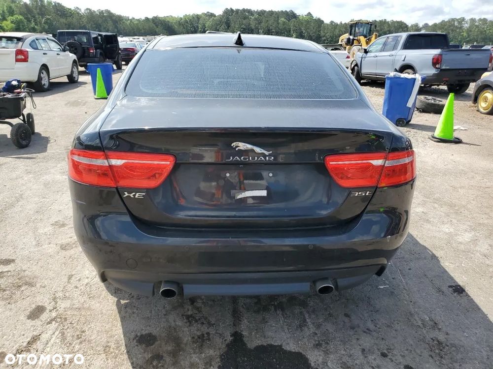 Jaguar XE S - 6