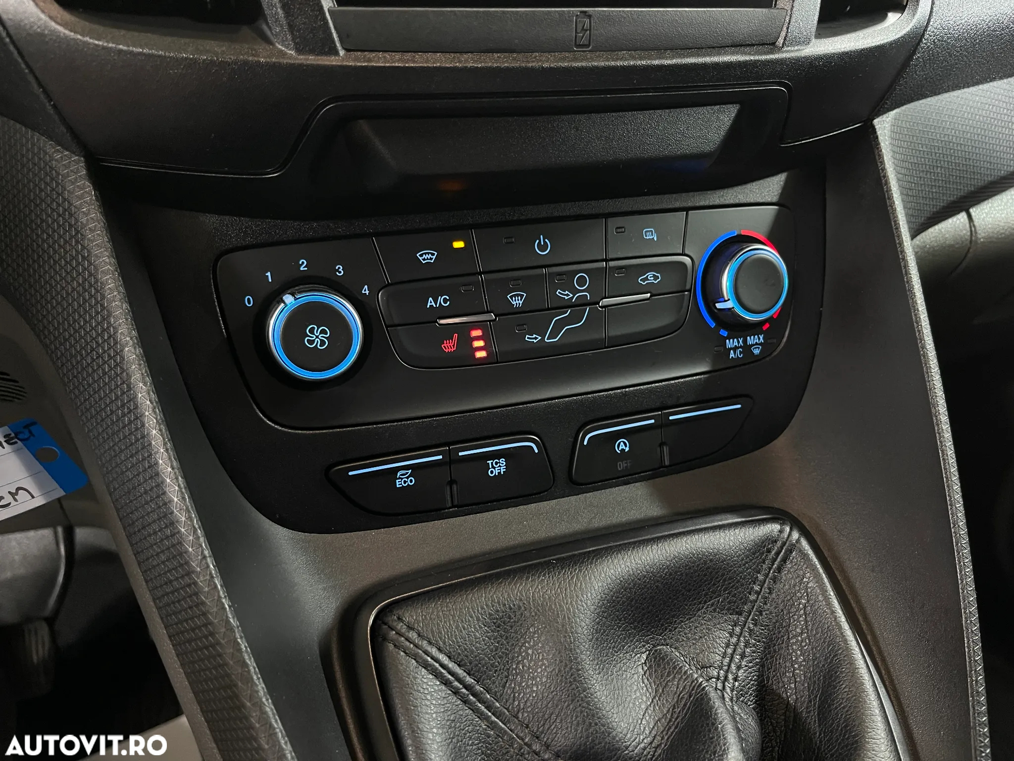 Ford Transit Connect - 13