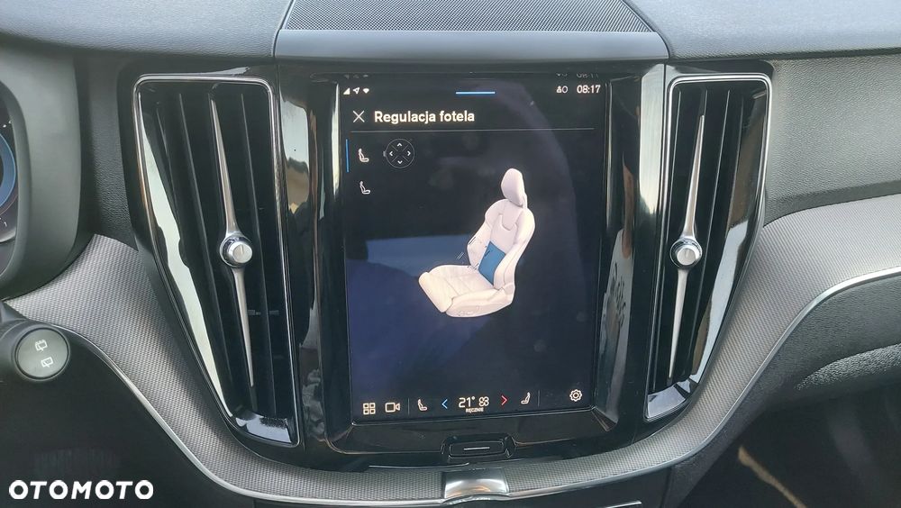 Volvo XC 60 B4 D Plus Dark - 28