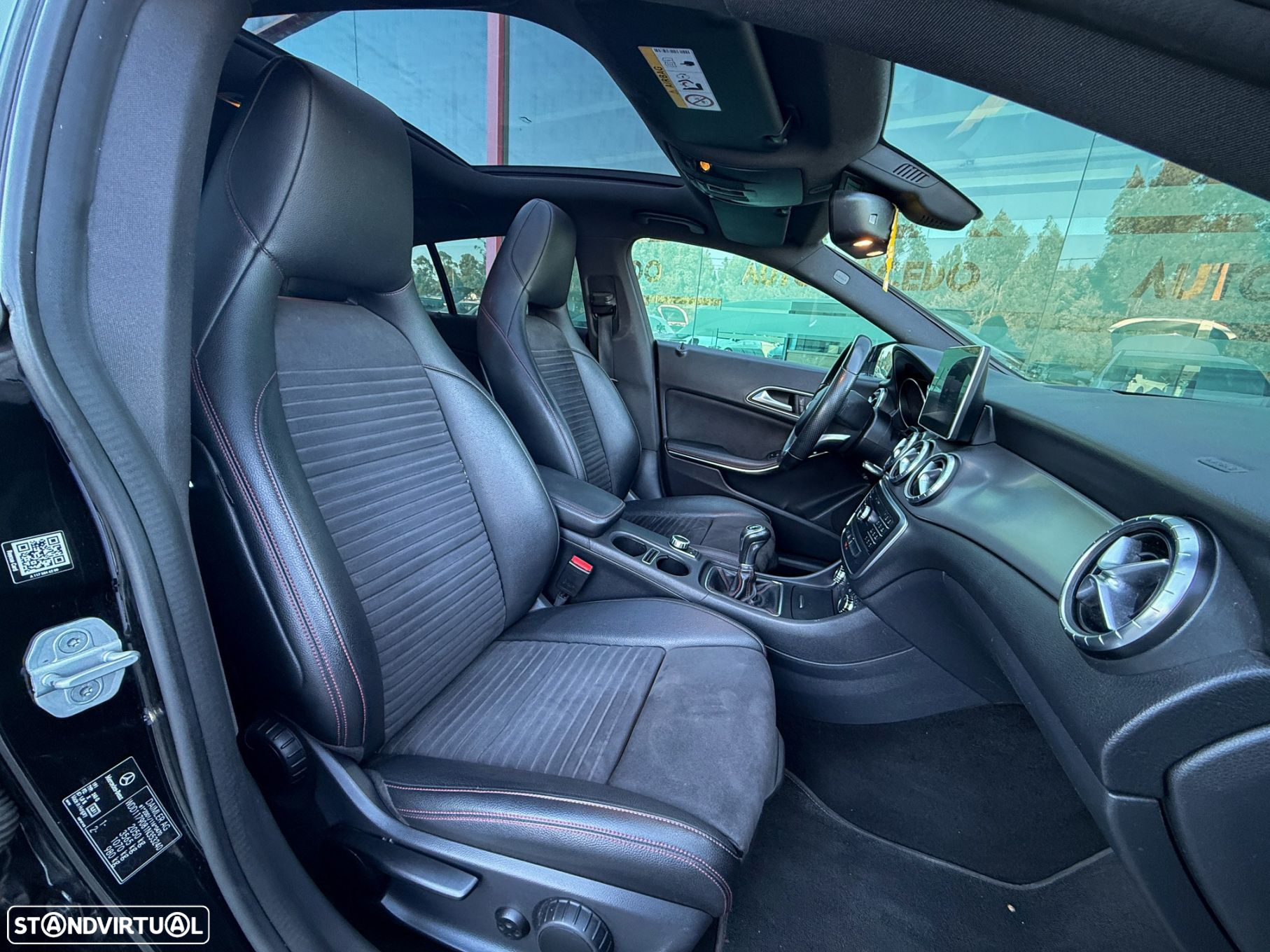 Mercedes-Benz CLA 200 d Shooting Brake AMG Line - 11