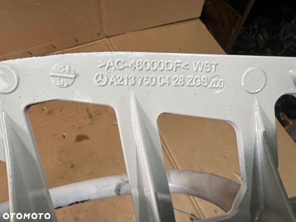 Zawias klapy bagażnika prawy tył Mercedes E-Klasa W213 A2137500428 - 4
