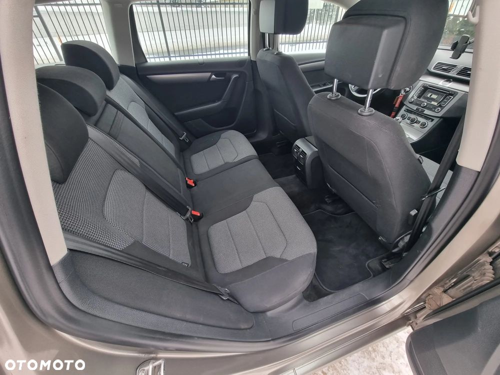 Volkswagen Passat 2.0 TDI Comfortline - 11