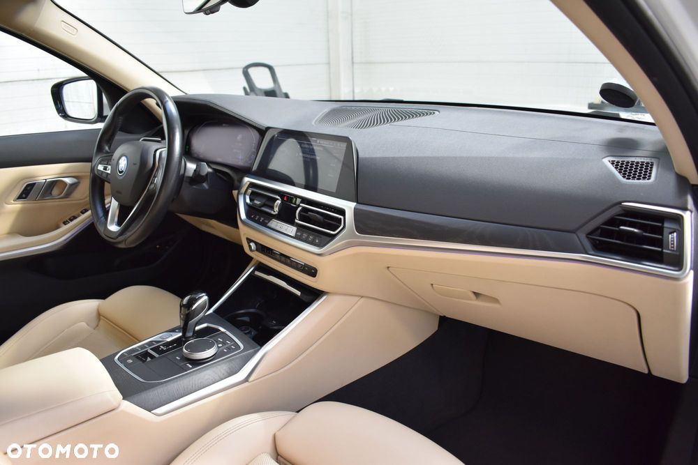 BMW Seria 3 320e Luxury Line - 24