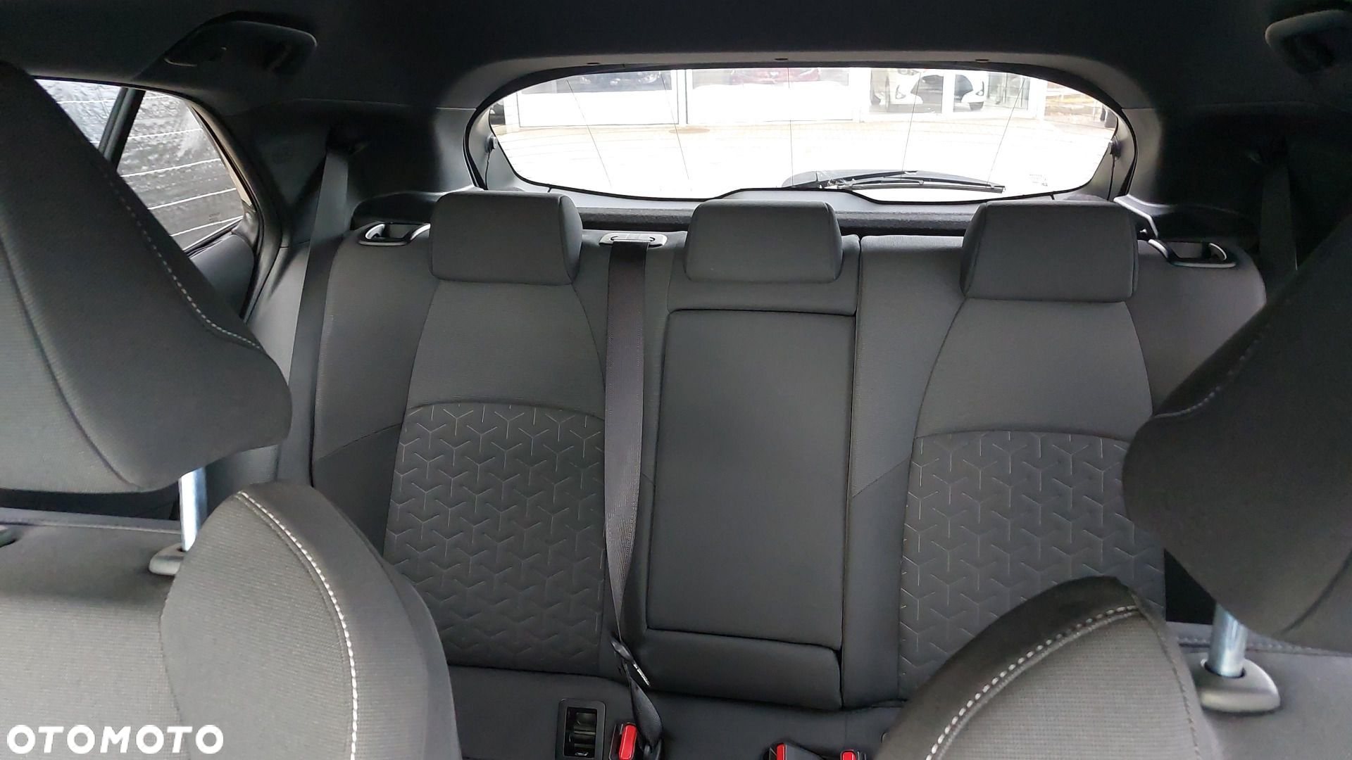 Toyota Corolla 2.0 Hybrid Comfort - 18