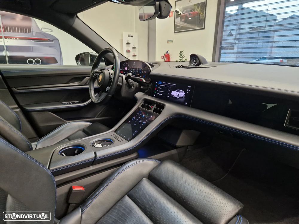 Porsche Taycan 4S - 26