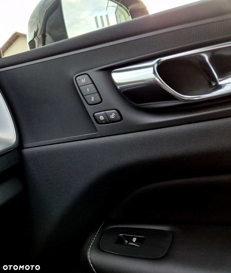 Volvo XC 60 T8 Twin Engine AWD Geartronic RDesign - 15