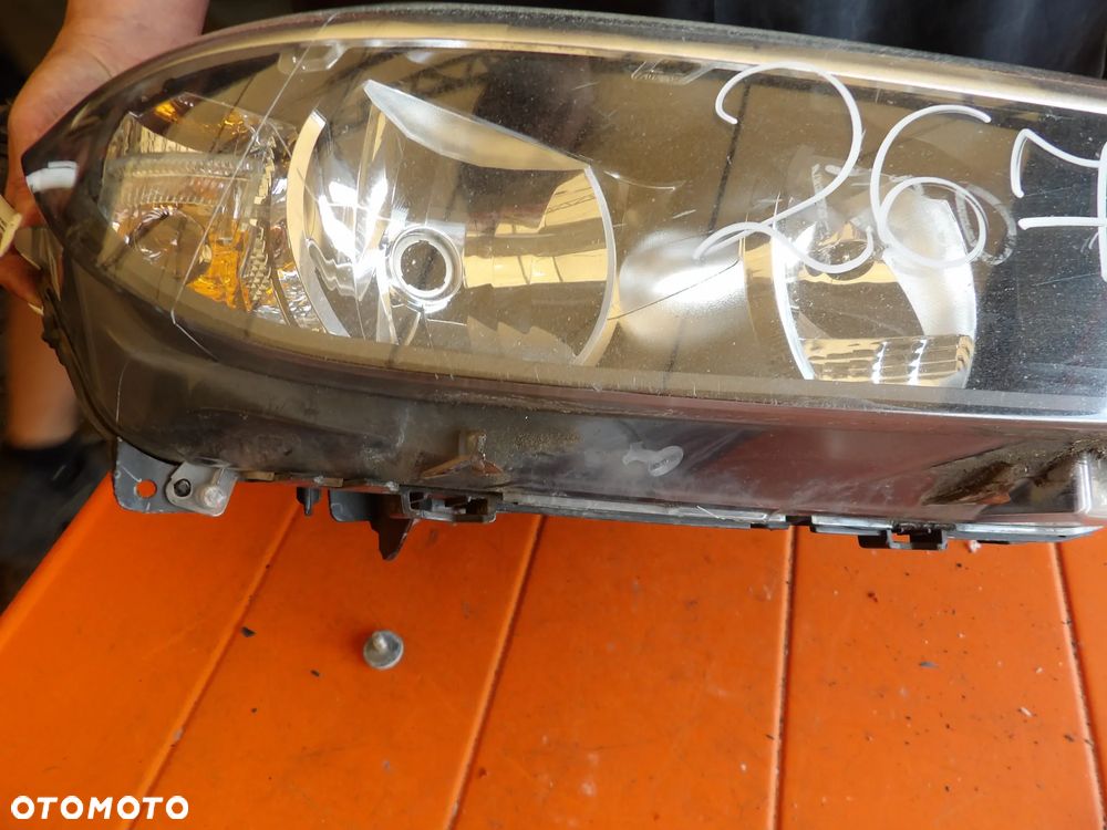 BMW - F30 - H7 - URWANE UCHO - PRAWA LAMPA PRZEDIA - EUROPA - 7259524 - 3