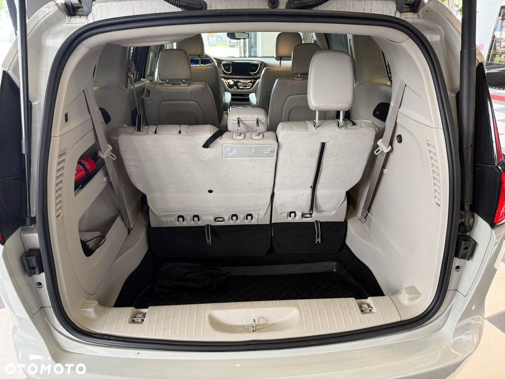 Chrysler Pacifica - 9