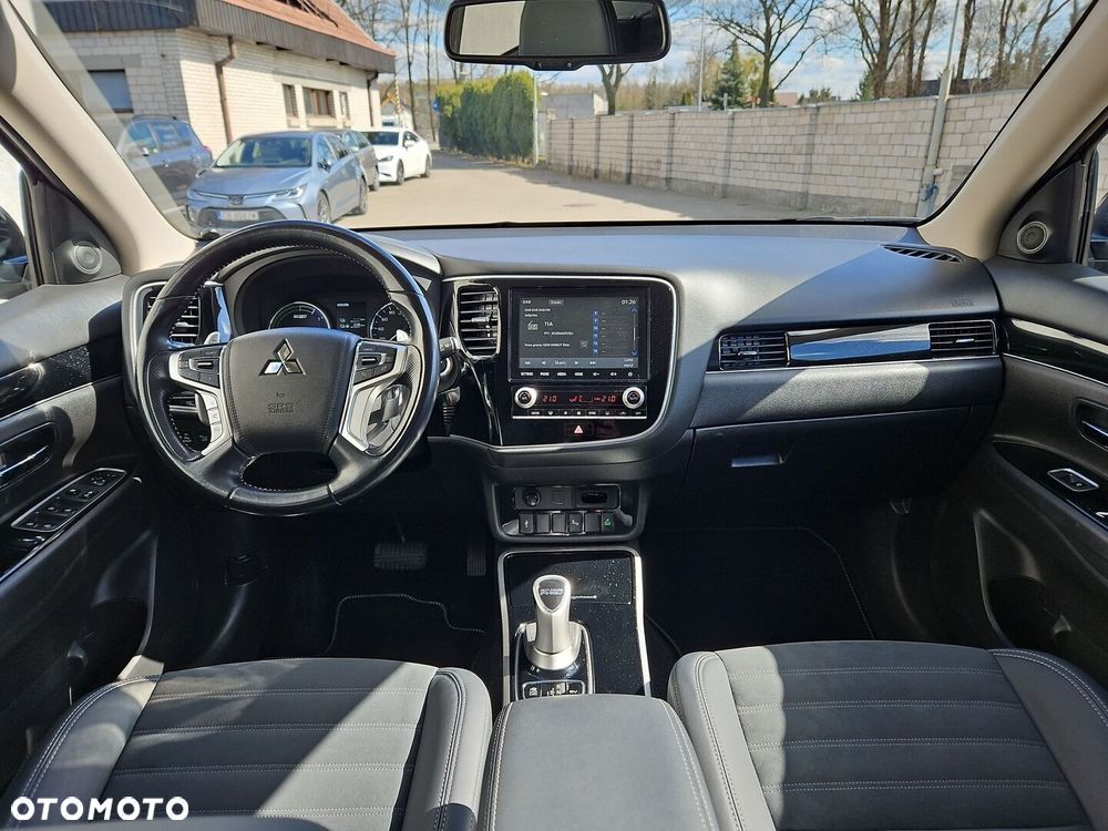 Mitsubishi Outlander - 8