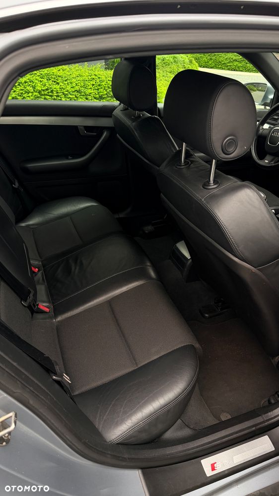Audi A4 Limousine - 13