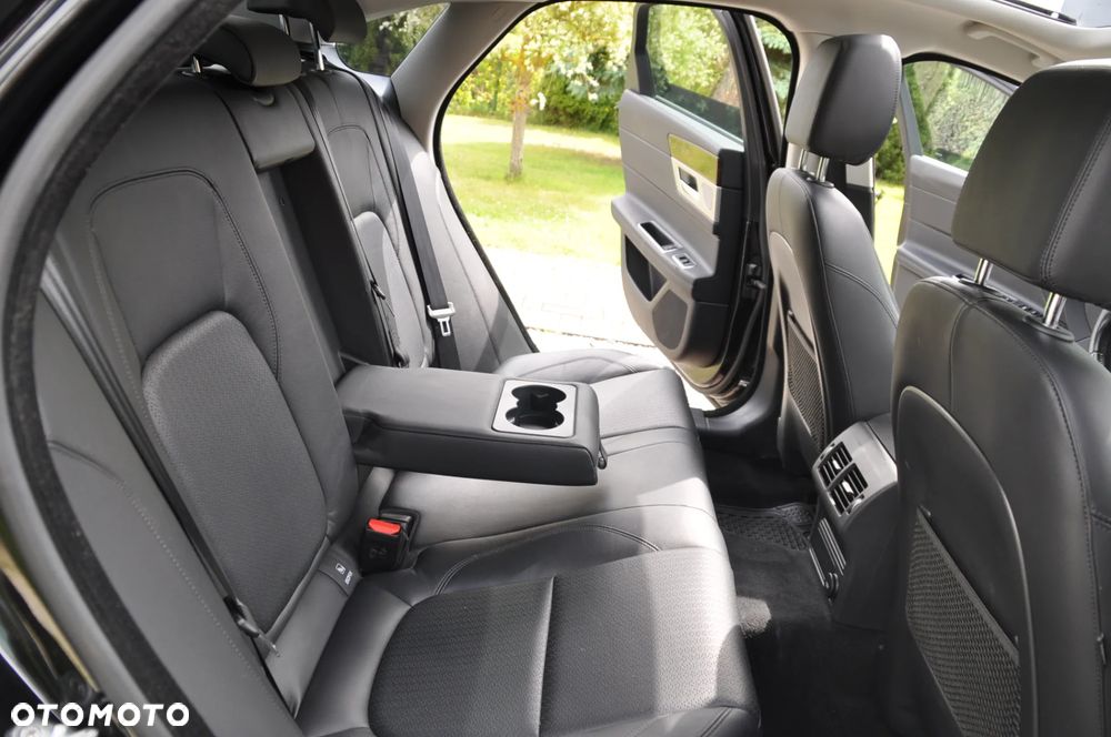 Jaguar XF 20d R-Sport - 18