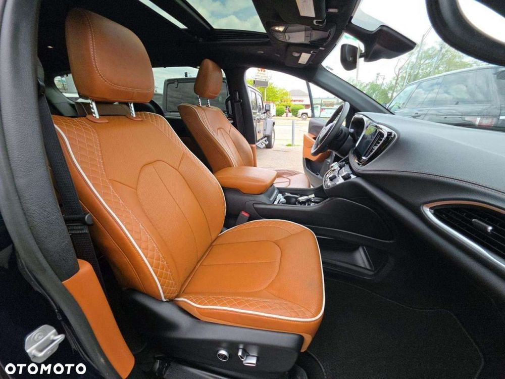 Chrysler Pacifica - 11