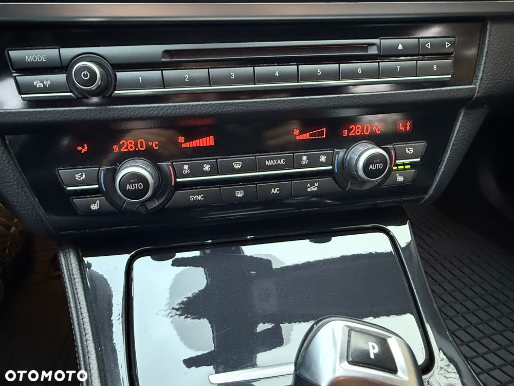 BMW Seria 5 525d xDrive - 9