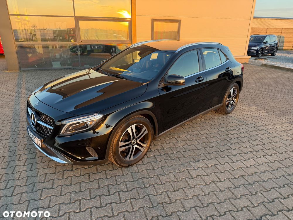 Mercedes-Benz GLA 200 7G-DCT - 3