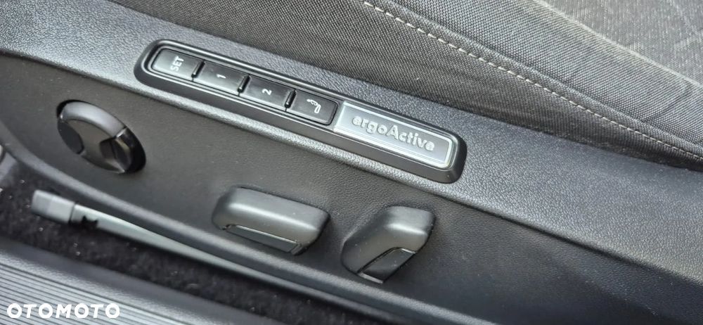 Volkswagen Golf VIII 2.0 TDI Life DSG - 23