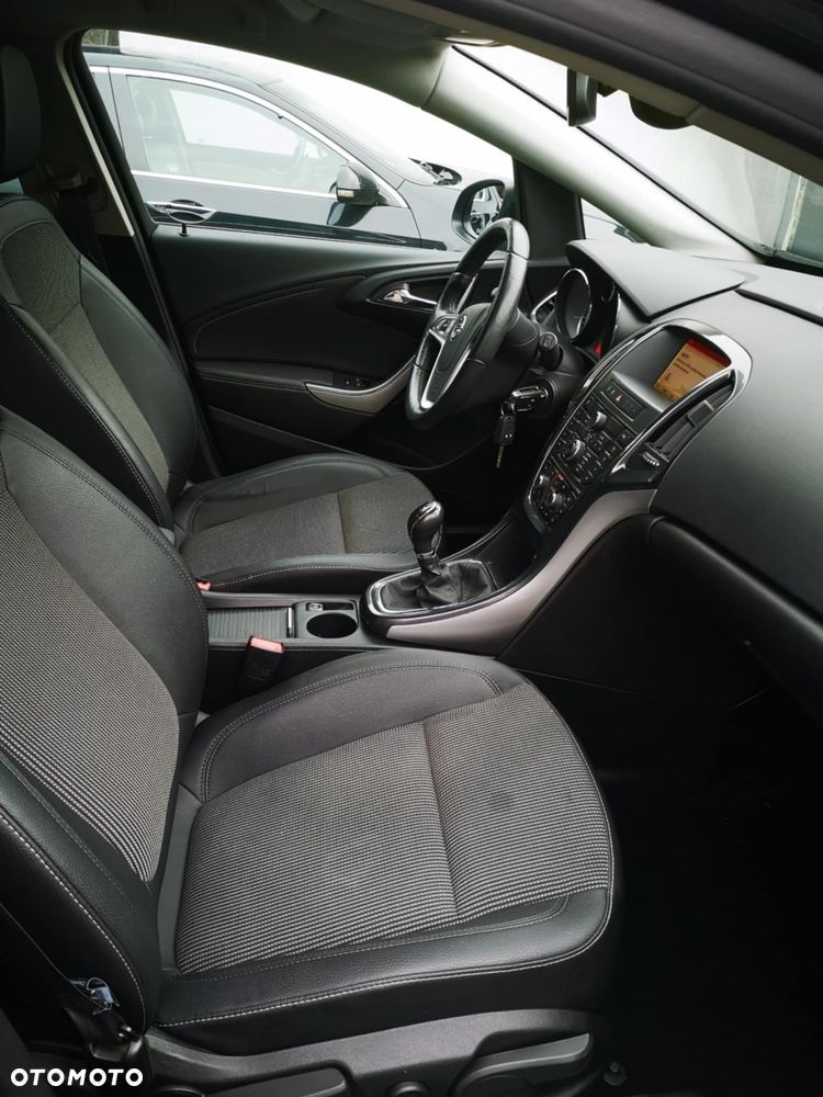 Opel Astra 1.4 Turbo Exklusiv - 25