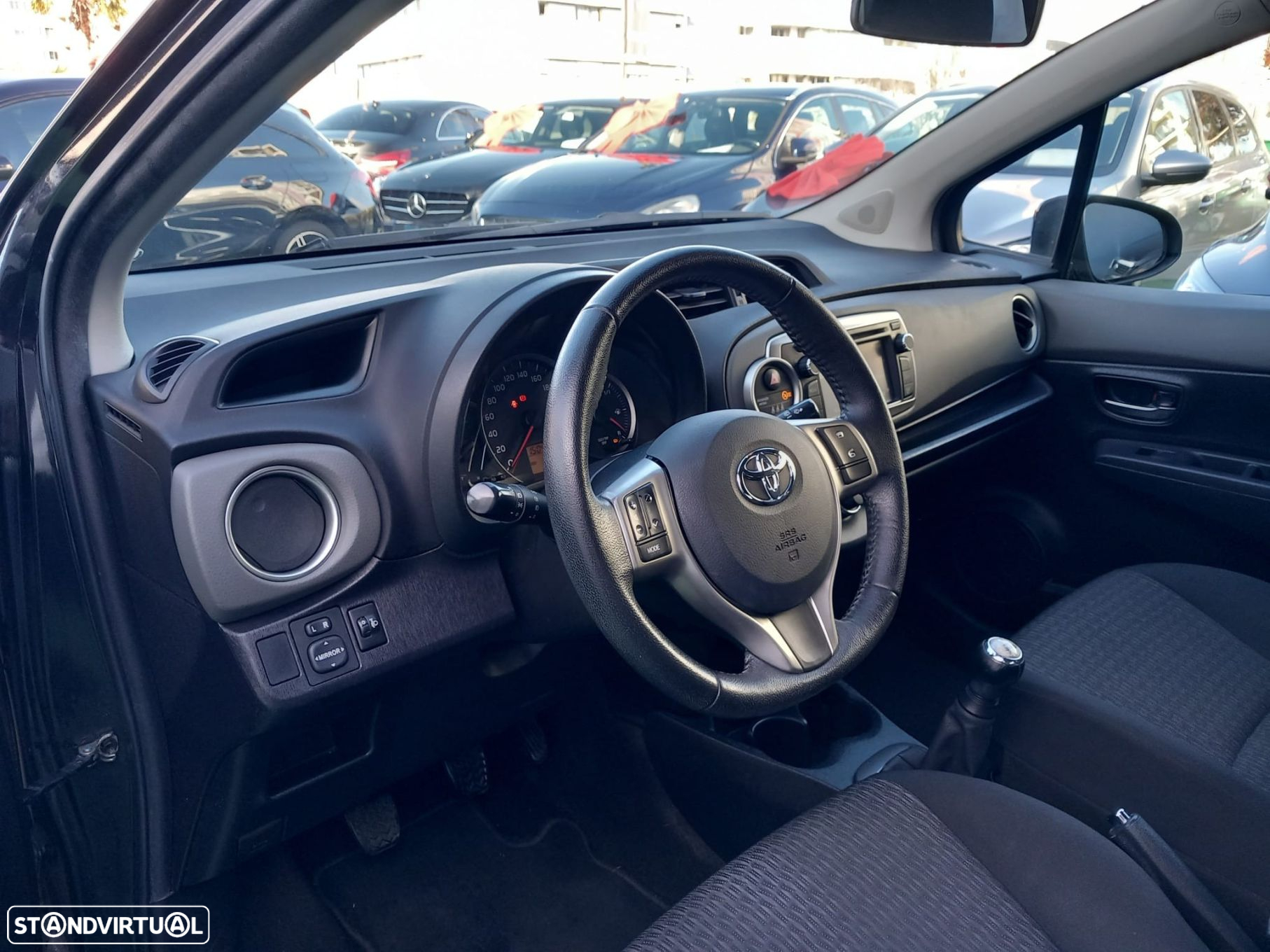 Toyota Yaris 1.0 VVT-i Comfort+P.Style +Navi - 8