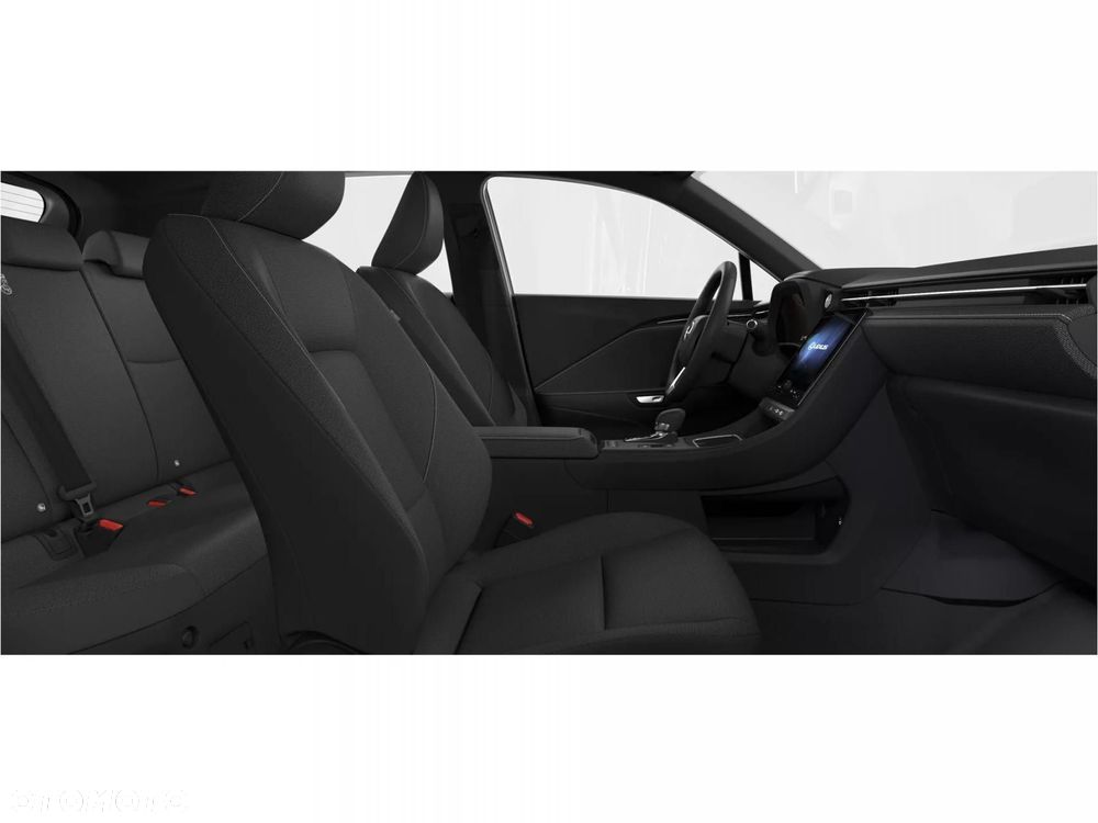 Lexus LBX - 6