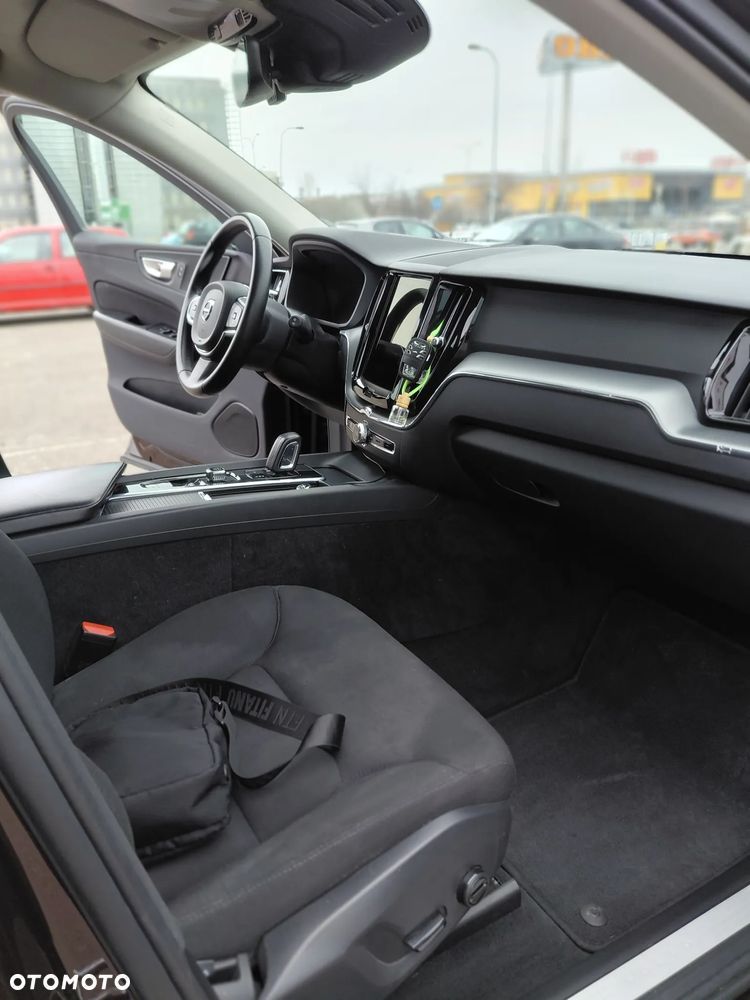 Volvo XC 60 T4 Momentum Pro - 8