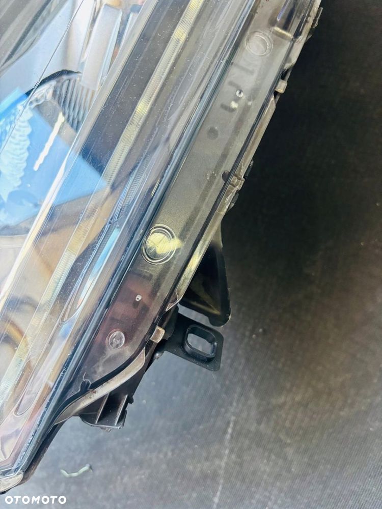 LAMPA PRAWA REFLERTOR PRAWY CITROEN C5 III ZWYKŁA HALOGENOWA  LED DZIENNY - 9