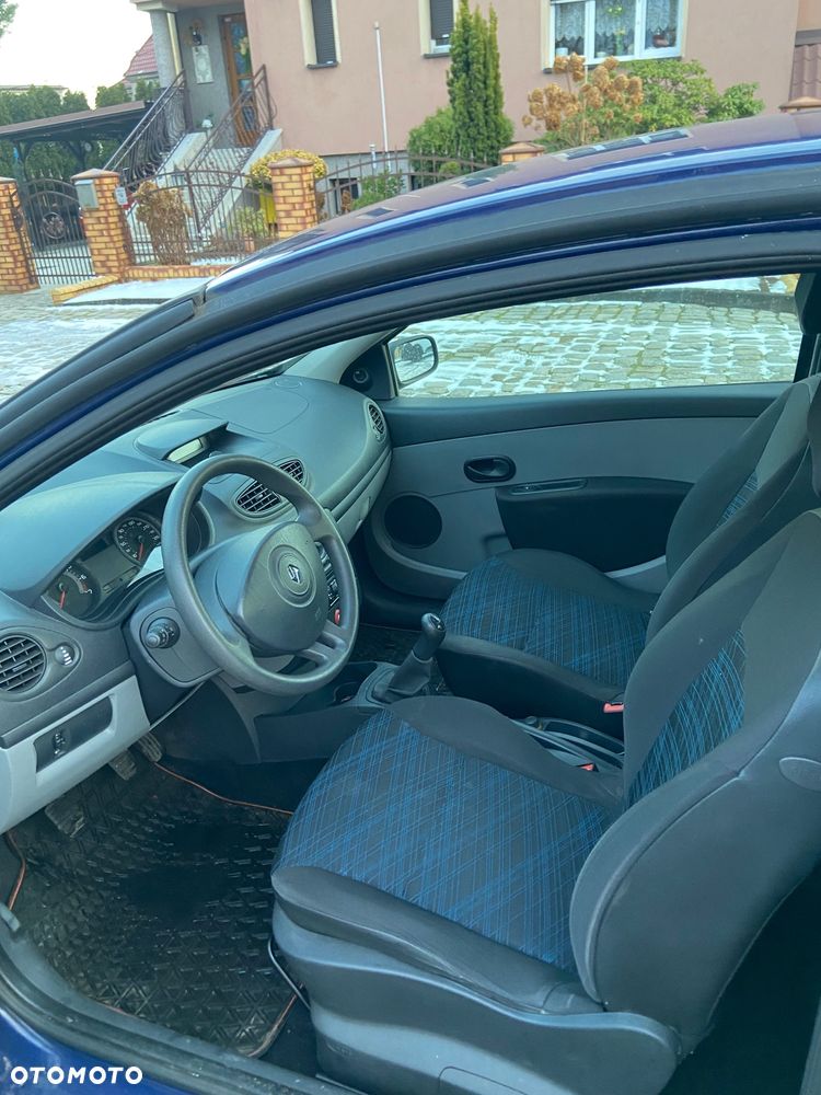 Renault Clio - 11