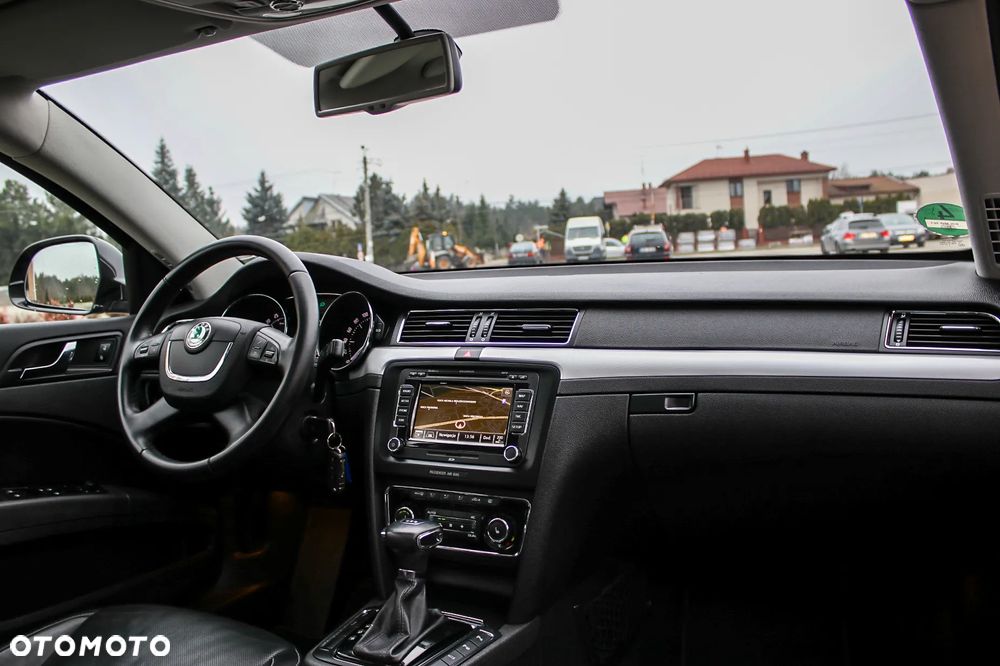Skoda Superb 2.0 TDI DSG Exclusive - 34