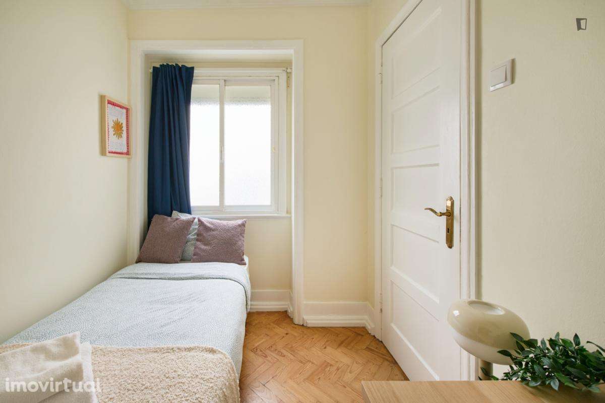 Quarto - localizado em Entrecampos Lisbon - Grande imagem: 4/36