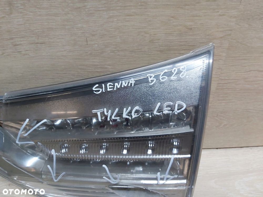 TOYOTA Sienna Sport 11- 20 r lampa prawy tył LED w klapę - 2