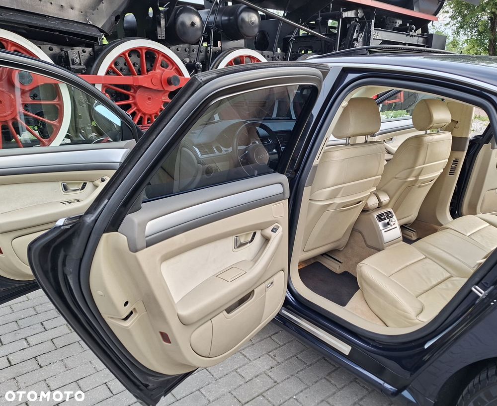 Audi A8 4.2 Quattro - 35
