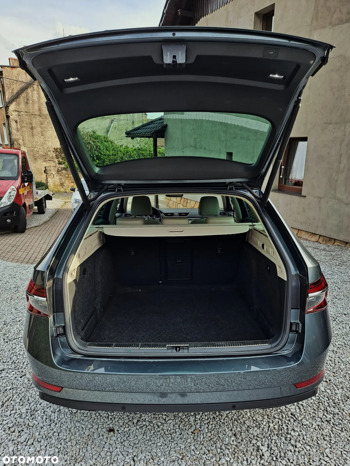 Skoda Superb 2.0 TDI DSG Premium Edition - 22
