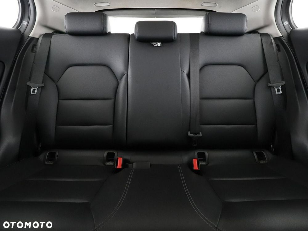 Mercedes-Benz GLA 180 Urban - 19