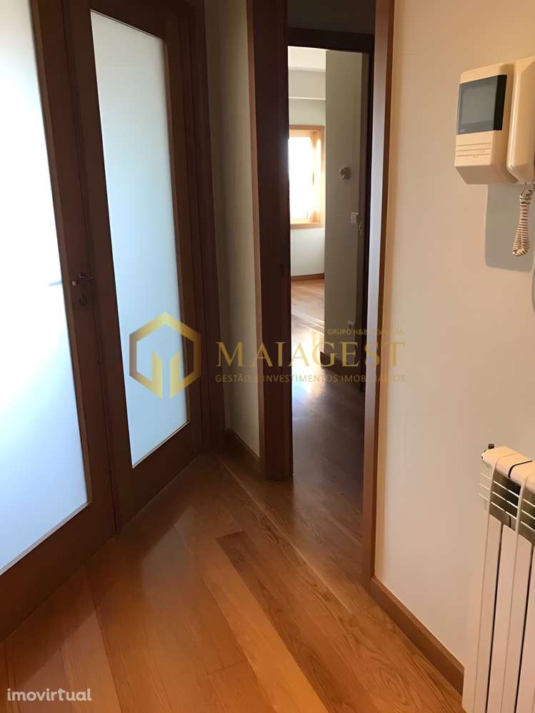 Apartamento T1 no Último Piso com Varanda e Garagem em Canidelo - Grande imagem: 2/12