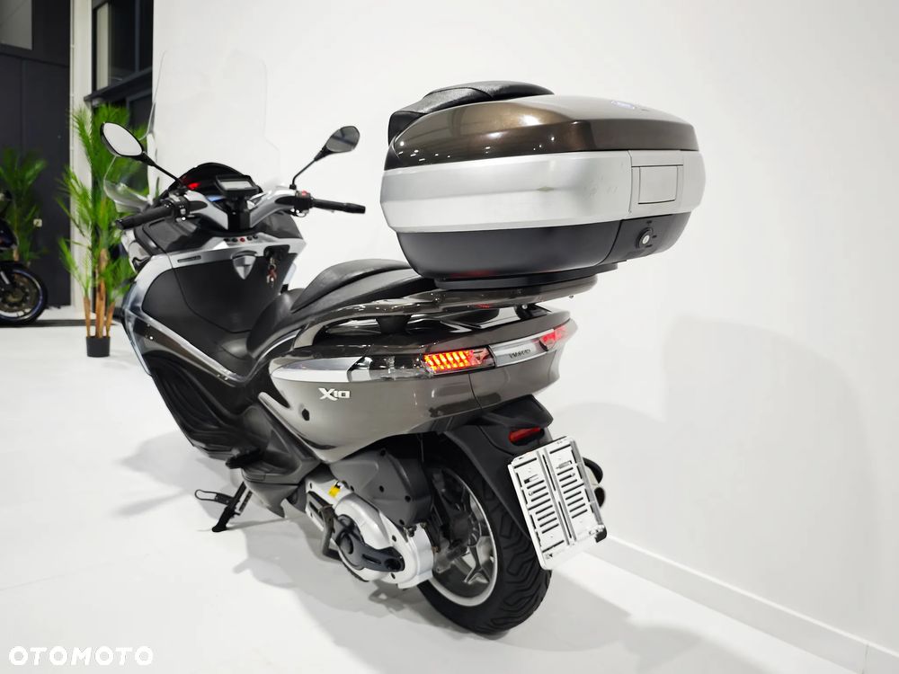 Piaggio X10 - 15