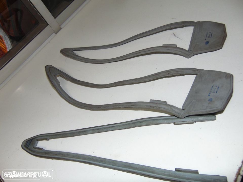 Peugeot 404 - borrachas dos farolins de trás - 2