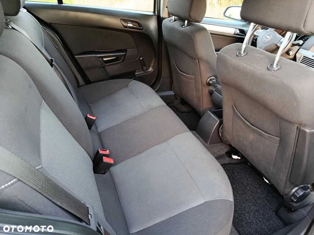 Opel Astra 1.6 Color Edition - 31