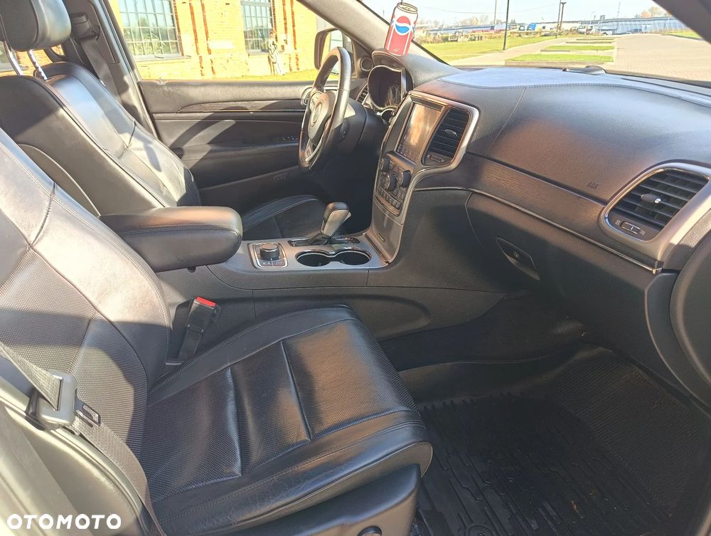 Jeep Grand Cherokee - 27