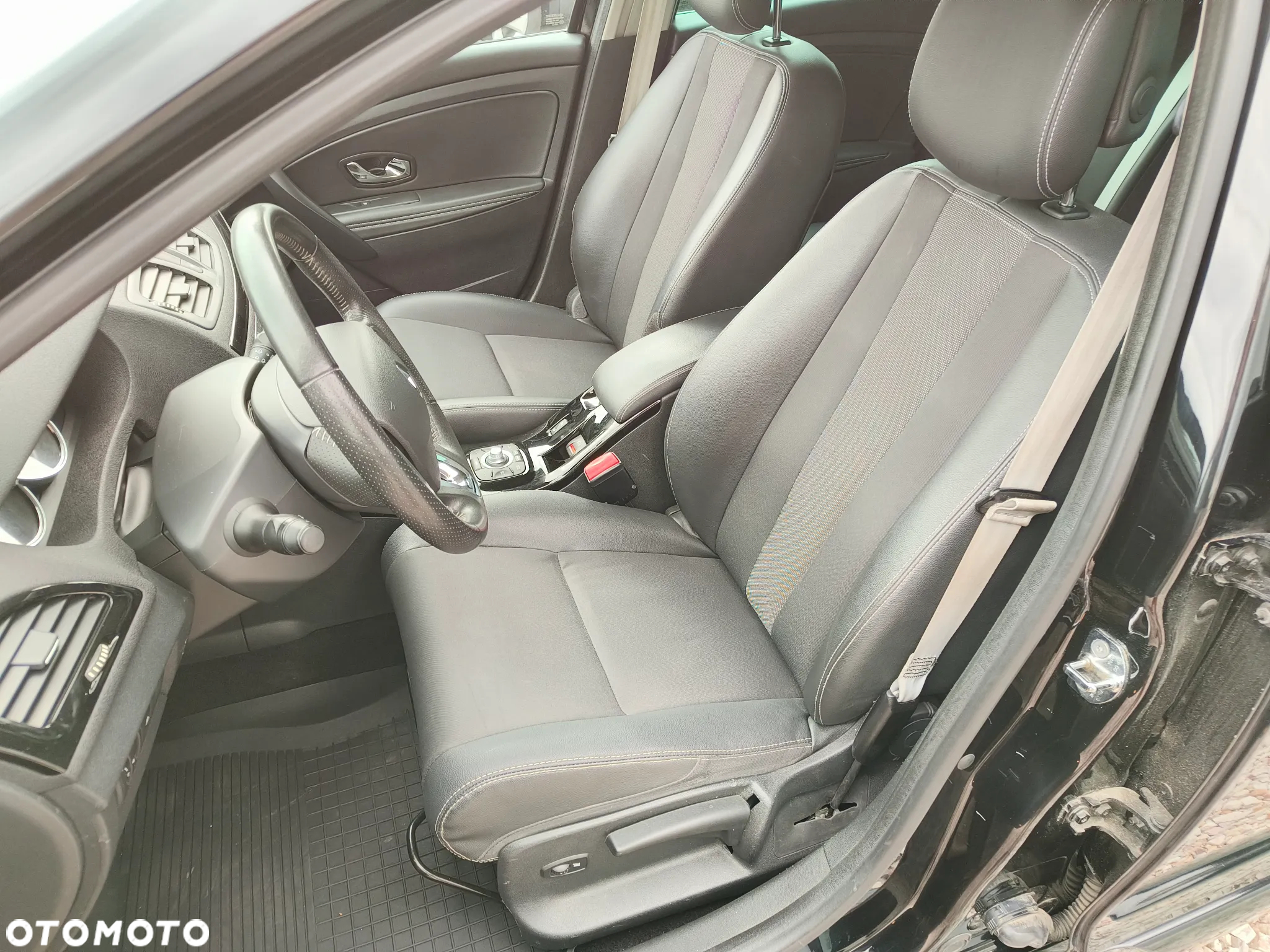 Renault Megane Grandtour TCe 130 Bose Edition - 11
