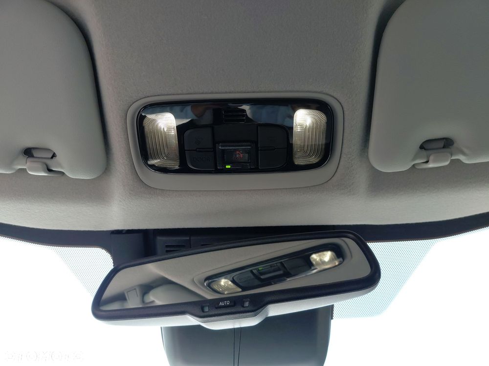 Toyota Yaris Hybrid 1.5 Style - 28
