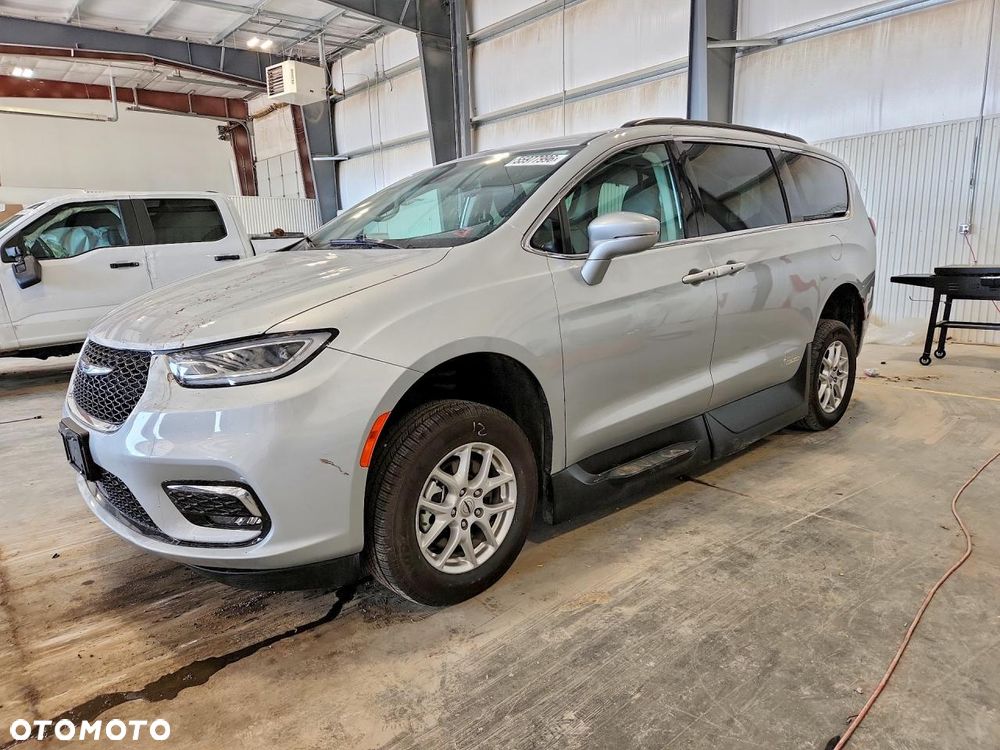 Chrysler Pacifica - 2