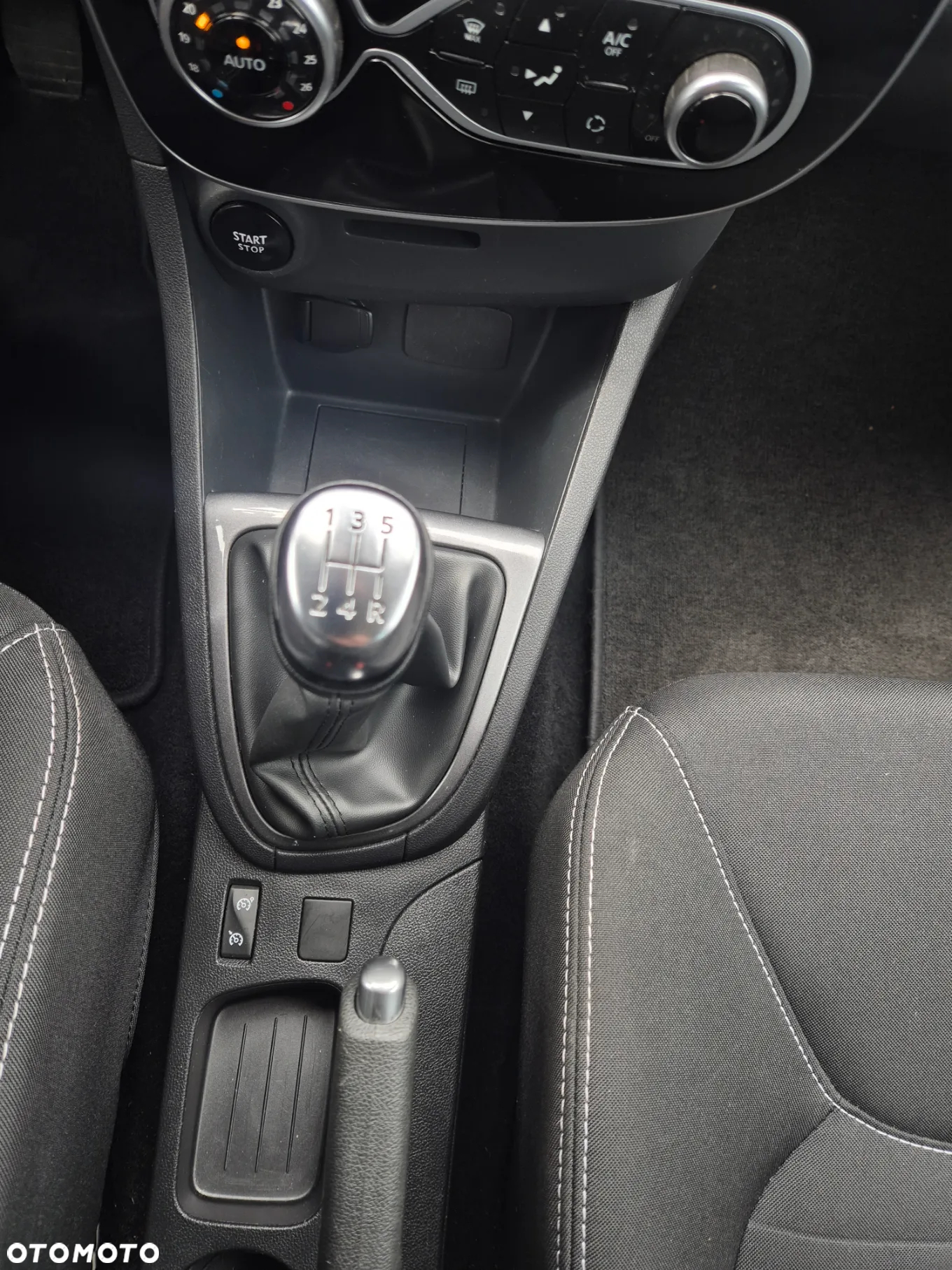 Renault Clio 1.2 16V Limited EU6 - 12