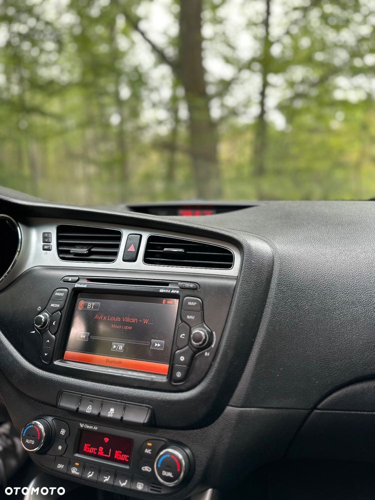 Kia Ceed - 11