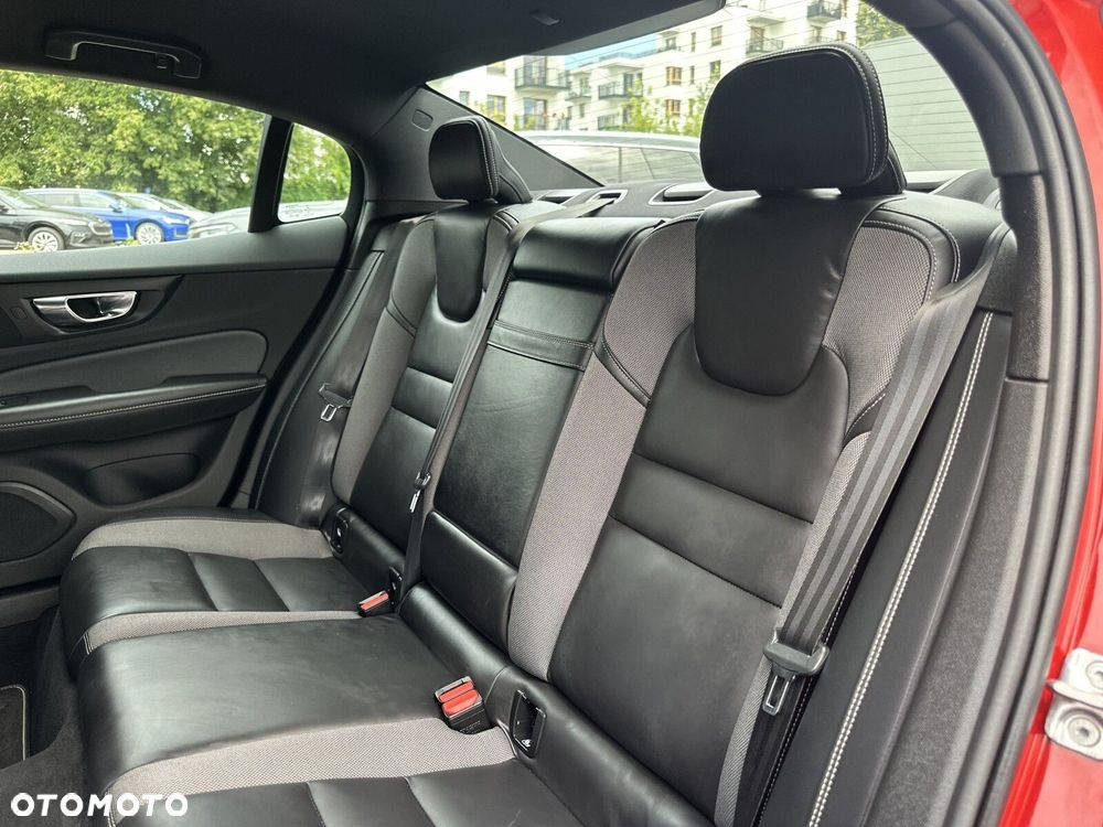 Volvo S60 B4 B R-Design - 36