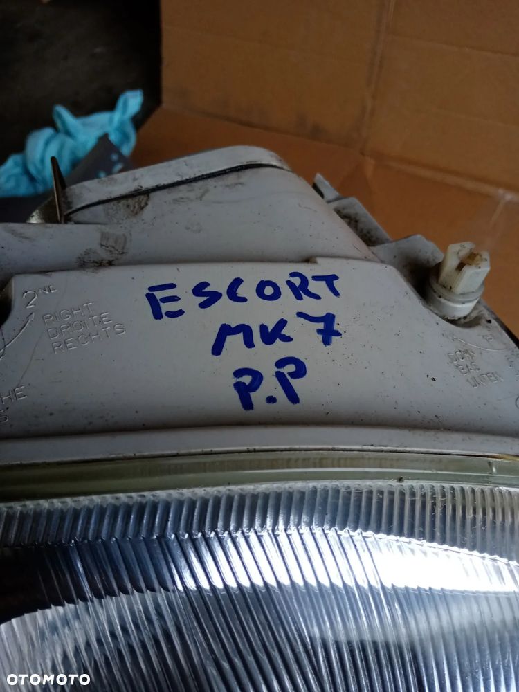 Lampa prawy przód przednia prawa Ford Escort MK7 - 5